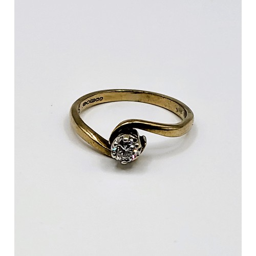 283 - An 9ct yellow gold solitaire approx. 0.20 round brilliant diamond ring. 2g. Ring size K