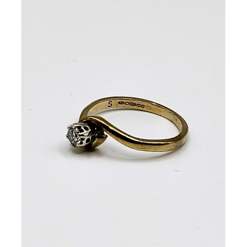 283 - An 9ct yellow gold solitaire approx. 0.20 round brilliant diamond ring. 2g. Ring size K