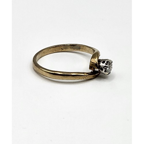 283 - An 9ct yellow gold solitaire approx. 0.20 round brilliant diamond ring. 2g. Ring size K