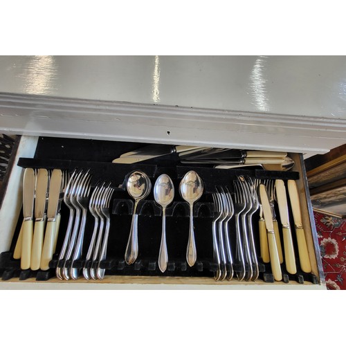 2 - Canteen of cutlery table 76cm x 67cm x 38cm. Cutlery included