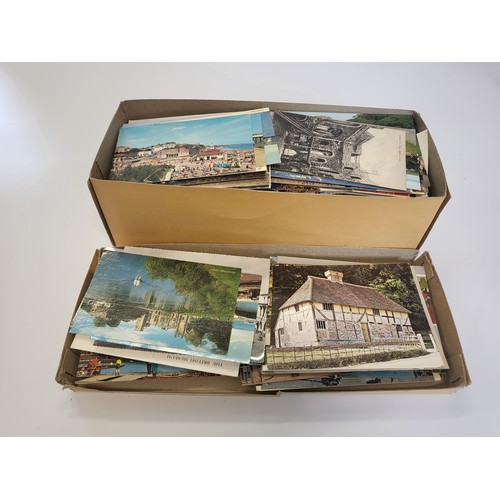 134 - Postcards of English and European topographical subjects.