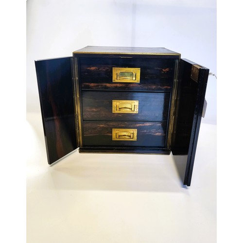 17 - Rosewood veneer campaign/ collector's cabinet with two keys and adjustable compartments (with restor... 