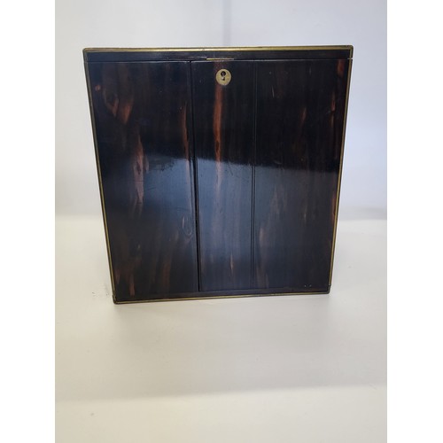 17 - Rosewood veneer campaign/ collector's cabinet with two keys and adjustable compartments (with restor... 