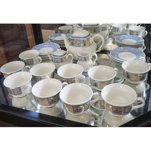 168 - A Churchill tea service (23)