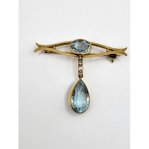 257 - An aquamarine brooch and a pear cut and an oval cut plus a small pearl set in 'gold' no hallmark 4.5... 