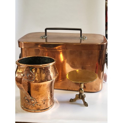 118 - Copperware including a fish kettle, a large tankard, and a brass miniature tripod table.