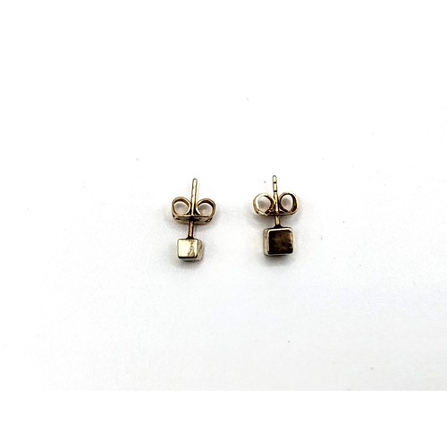 390 - Mismatched cube studs yellow gold. 0.5gms