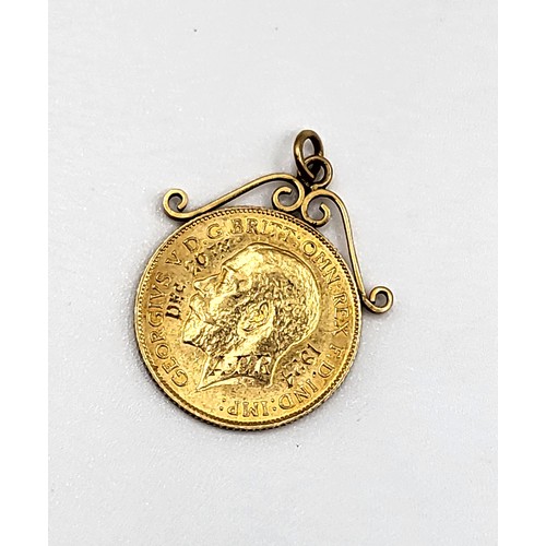 397 - A George V half sovereign pendant with scroll attachment. Engraved Dec 20th 1924 AER on obverse. 4.2... 