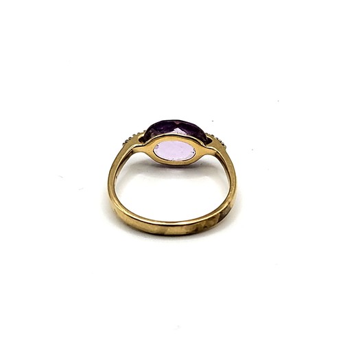 428 - A 18ct yellow gold stamped ring set with an oval double sided chequer board cut amethyst stone with ... 