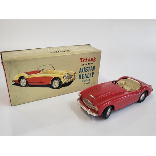 134 - Triang 1/20 scale battery operated Austin Healey 100/6 20cm, with original box (windscreen detached)... 