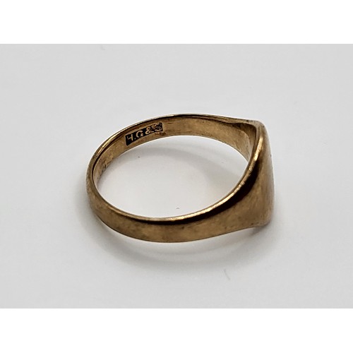 301 - A 9ct yellow gold signet ring, Henry Griffiths & Sons Ltd, Birmingham 1940, size I 1/2  3gms