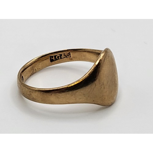 301 - A 9ct yellow gold signet ring, Henry Griffiths & Sons Ltd, Birmingham 1940, size I 1/2  3gms