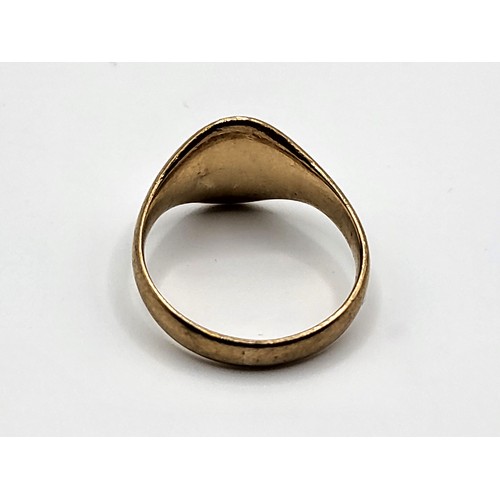 301 - A 9ct yellow gold signet ring, Henry Griffiths & Sons Ltd, Birmingham 1940, size I 1/2  3gms