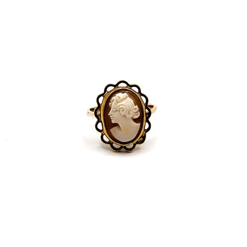 325 - A 9ct yellow gold cameo ring, size L 1/2 and a pair of 9ct yellow gold cameo earrings. 4.2gms all in... 