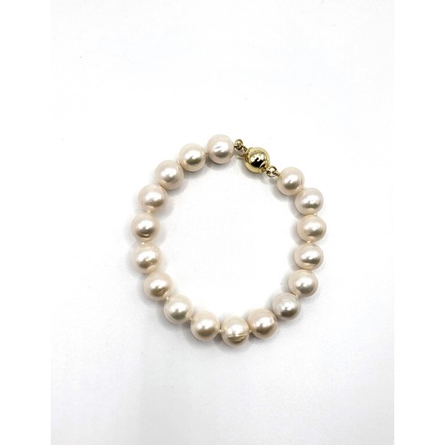 342 - A white 9mm cultured pearl bracelet with gold-plated silver ball clasp. 16cm. 19.4gms.