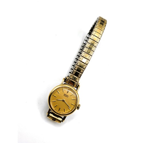 405 - A ladies Seiko quartz watch on an expanding bracelet.