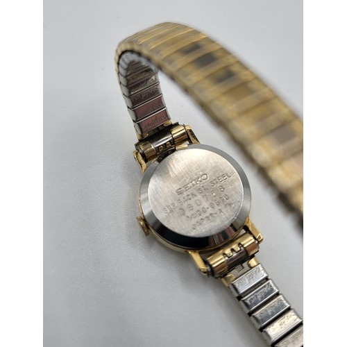 405 - A ladies Seiko quartz watch on an expanding bracelet.