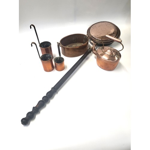 175 - A collection copperware including a kettle, a bed warmer, a jam pan, and three measuring jugs. (6)