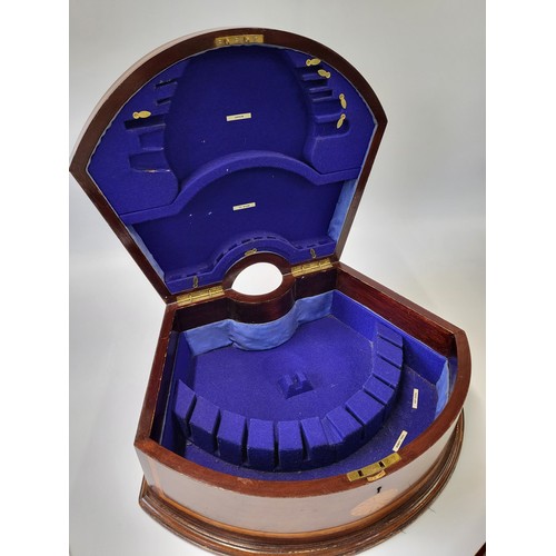 41 - An empty Edwardian horseshoe shaped canteen box with inlay and blue velvet interior, dated 1927 (pre... 