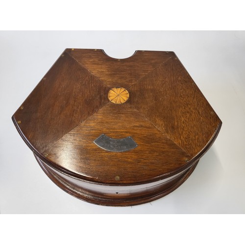 41 - An empty Edwardian horseshoe shaped canteen box with inlay and blue velvet interior, dated 1927 (pre... 