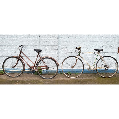 134 - A Raleigh Transit ladies bicycle, three speed circa 1970's, and a Sun Worksop bicycle circa 1960's, ... 