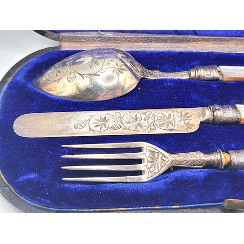 260 - An incomplete boxed set six silver tea spoons and sugar tongs Barker Brothers (Herbert Edward Barker... 