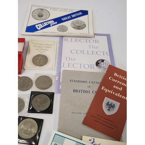 272 - A collection of loose coins including one shillings 1921, 48, 50, 53, 57, and 60, half crowns 1917, ... 