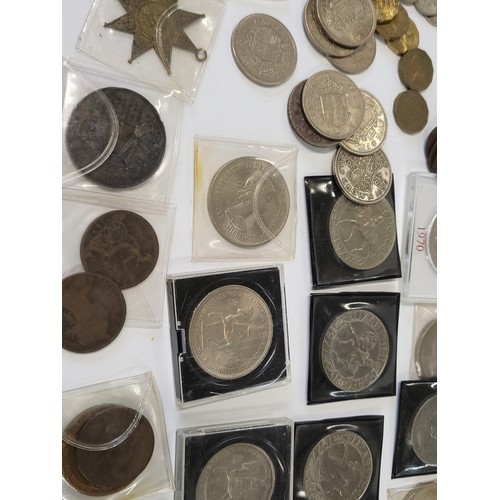 272 - A collection of loose coins including one shillings 1921, 48, 50, 53, 57, and 60, half crowns 1917, ... 