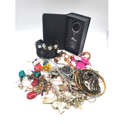 359 - Assorted costume jewellery and boxed glass Celtic Cross key ring