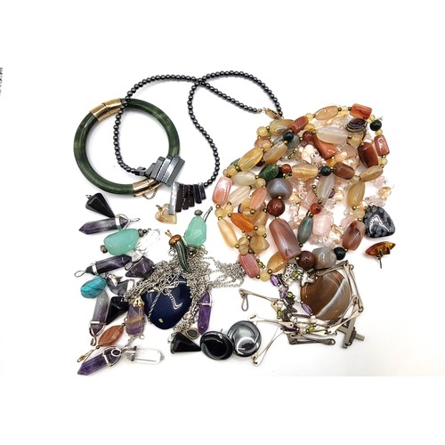 367 - A collection of natural stone jewellery including mixed agates, quartz, amethysts, and seed pearls, ... 