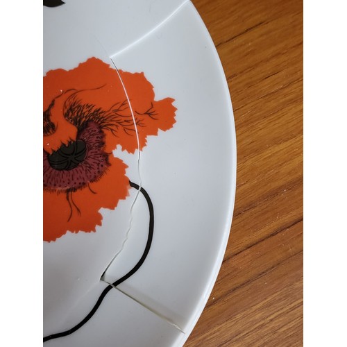 240 - Wedgwood Susie Cooper design 'Poppy' pattern coffee and dinner set (one dinner plate and three small... 