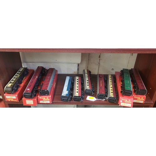 117 - Ten Triang and Triang-Hornby coaches including Royal Mail Coach and R.226 S.R.Utility Van, five with... 