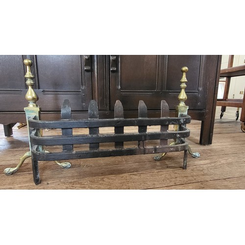 25 - A brass fire dog W:73cm and brass fender W:133cm.