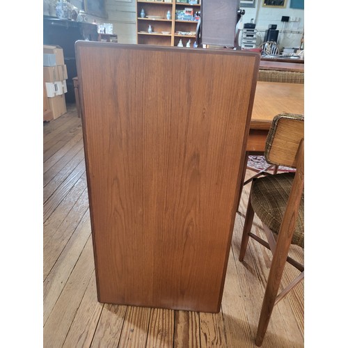 2 - A 1960's G-Plan Fresco dining table with two extendable leaves 72 x 152 x 89cm (two extendable leave... 