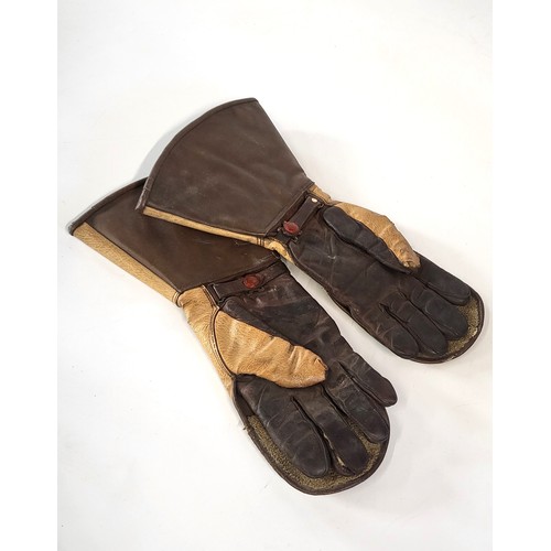 136 - A pair of vintage leather motorcycle gauntlet/ gloves.