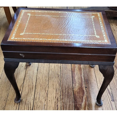 38 - Leather topped cutlery canteen table, legs in need of repair and cutlery set incomplete. H: 49cm W: ... 