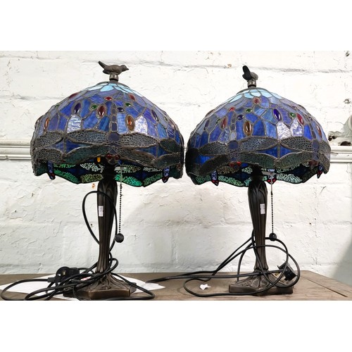 40 - A pair of Tiffany style glass table lamps. H: 48cm