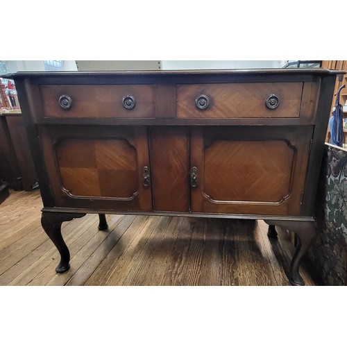 70 - A mahogany sideboard 92 x 121 x 48cm.