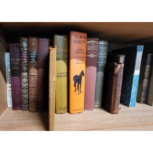 239 - Assorted vintage books including Black Beauty, Tales of a Grandfather, The Golden Cauliflower, The W... 