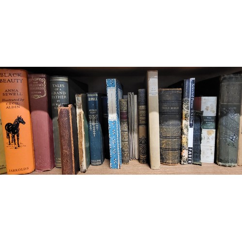 239 - Assorted vintage books including Black Beauty, Tales of a Grandfather, The Golden Cauliflower, The W... 
