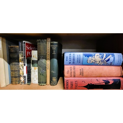 239 - Assorted vintage books including Black Beauty, Tales of a Grandfather, The Golden Cauliflower, The W... 