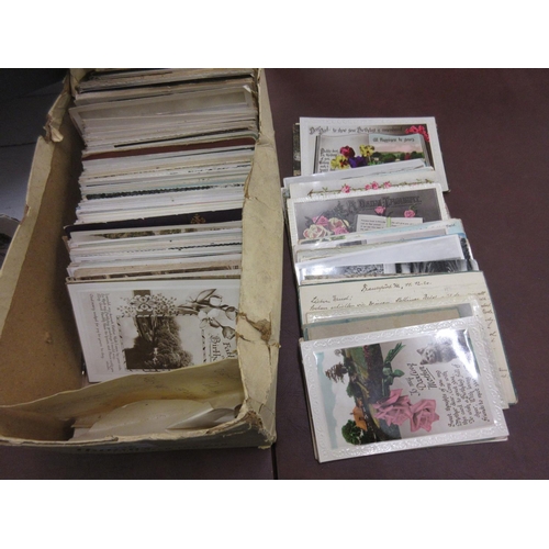 196 - Shoe box containing a quantity of various early 20th Century Continental postcards