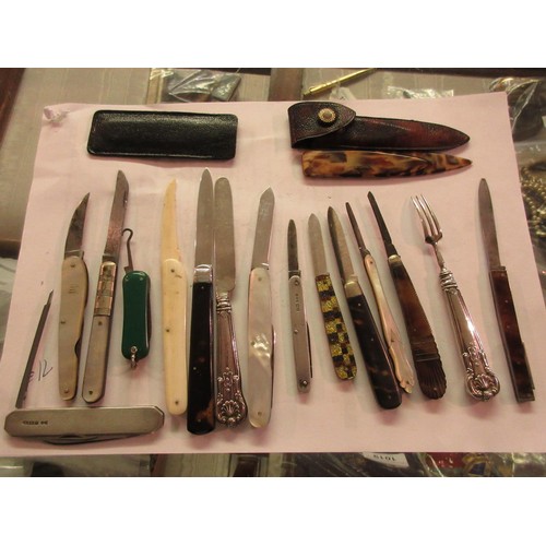 Lot 45 - Five various silver folding fruit knives and