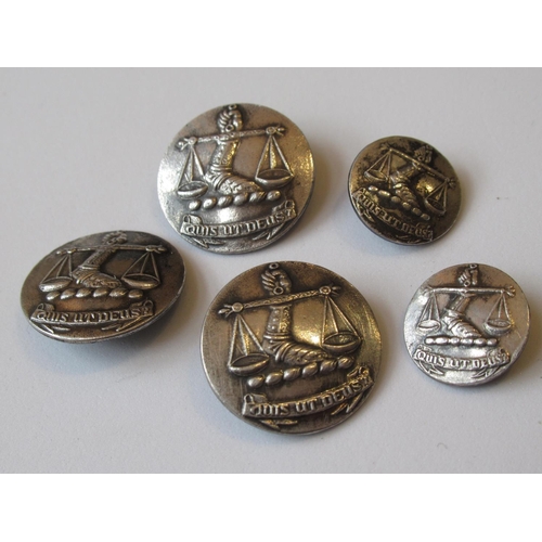 1049 - Set of five white metal buttons bearing a crest in the form of a gauntlet and scales