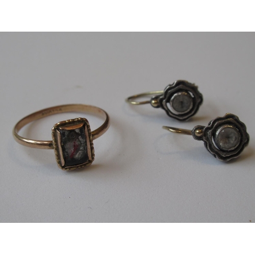 1067 - 9ct Gold dress ring and a pair of earrings