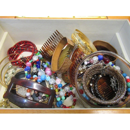 1076 - Modern burr wood jewellery box containing a quantity of miscellaneous costume jewellery