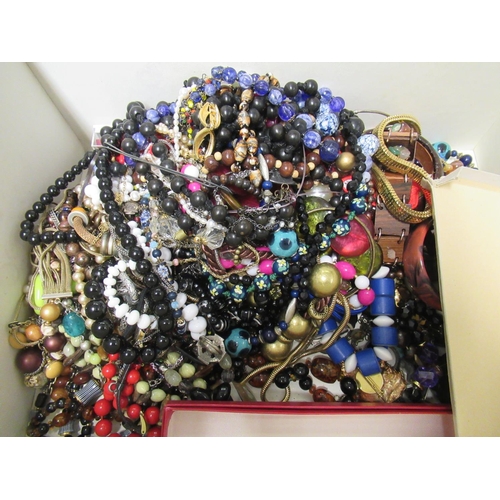 1123 - Large quantity of various costume jewellery including: bead necklaces, bangles, Scottish brooch, sil... 