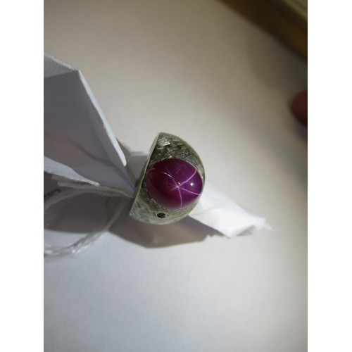 1028 - American 14ct white gold ring set cabochon star ruby and two small diamonds