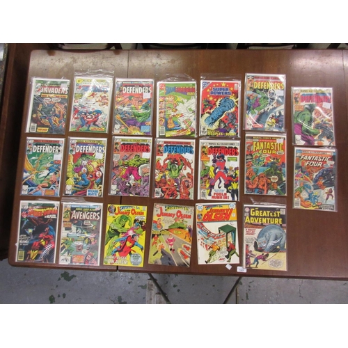 282 - Collection of various American issue comics including Action Comics, World's Finest, Superman, Batma... 