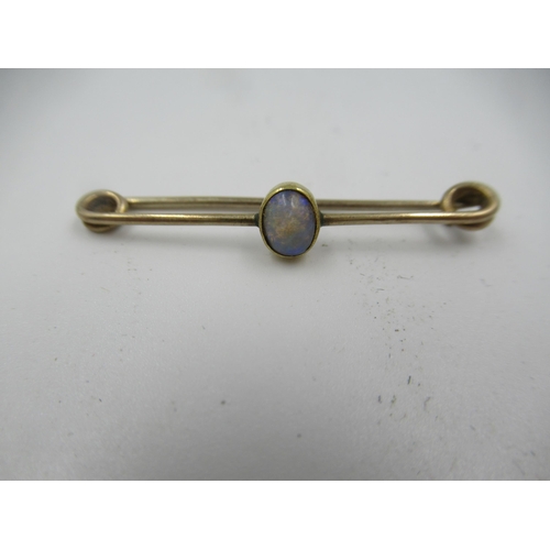 847 - Small opal bar brooch, small circular garnet brooch, a Goss flowerhead brooch and a small quantity o... 